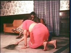 KiloPics.net presents: Mallu maid cleavage show