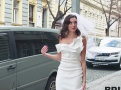 KiloPics.net presents: Horny for her haircutter