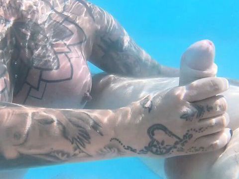 KiloPics.net presents: Underwater bj pool fun with the creampies