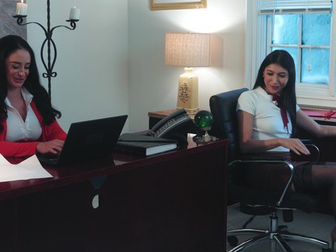KiloPics.net presents: Big butt boss spreads legs to ride her coworker on the bed