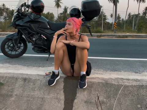 KiloPics.net presents: Motorbike girlfriend peeing on the roadside