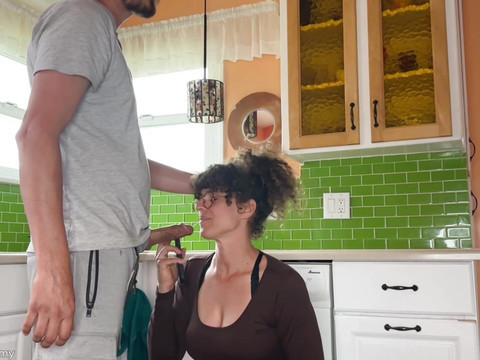 KiloPics.net presents: Stepmom caught and continued on facetime
