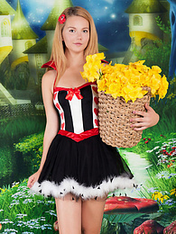 KiloPics.net presents: She has no problem with showing her amazing curves off and enjoys doing it all the way when she stands in front of the camera.